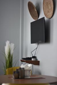 Μια τηλεόραση ή/και κέντρο ψυχαγωγίας στο Sefa Prime Apartments