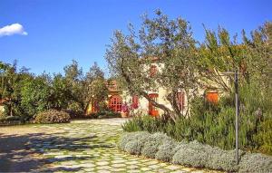 Jardín al aire libre en Awesome Home In Capraia E Limite