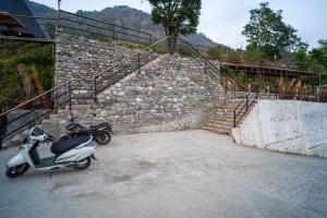 比姆塔尔Echo By The Lakes Pet-friendly Retreat by the Lake With Game Zone & Garden的相册照片