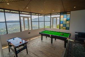 Echo By The Lakes Pet-friendly Retreat by the Lake With Game Zone & Garden内的一张台球桌