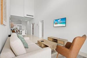 Μια τηλεόραση ή/και κέντρο ψυχαγωγίας στο Arubas Life 307