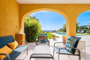 Posezení v ubytování Villa privée avec piscine
