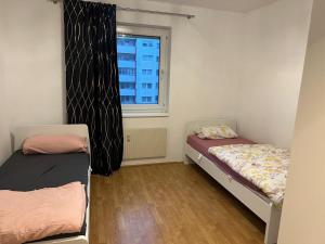 Postel nebo postele na pokoji v ubytování Gemütliche Wohnung in Leonding