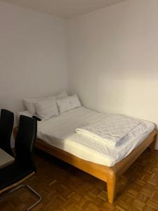 Postel nebo postele na pokoji v ubytování Gemütliche Wohnung in Leonding