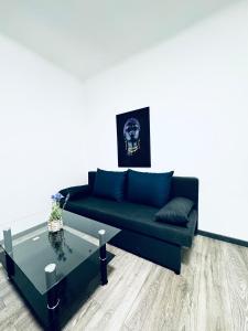 Setusvæði á Spacious 2BR & 1LR Apt for 7P Peaceful Location