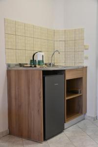 a kitchen with a sink and a dishwasher at Lunzi Verde in Laganas