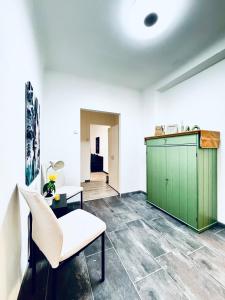Eldhús eða eldhúskrókur á Spacious 2BR & 1LR Apt for 7P Peaceful Location