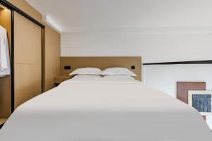 Postel nebo postele na pokoji v ubytování Yulan B&B