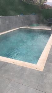 The swimming pool at or close to WHİTE ROSE VİLLA Jakuzili ve Isıtma Havuzlu