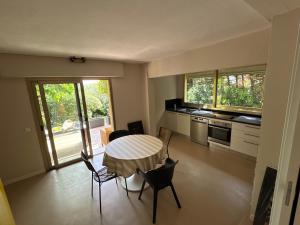 Kuchyň nebo kuchyňský kout v ubytování Villa le Cap - Apartement