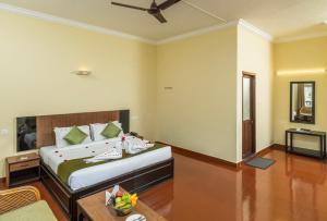 Postel nebo postele na pokoji v ubytování The Cardamom Thekkady