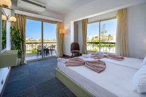 Postel nebo postele na pokoji v ubytování Marina Eye Resort - Alamien Marina Plaza + 87 fotografií