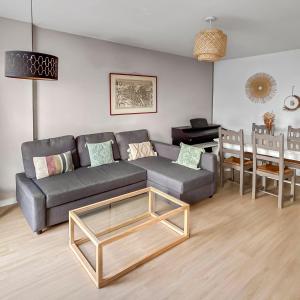 a living room with a couch and a table at Appartement confort et calme, proche commerces in Créteil +19 photos