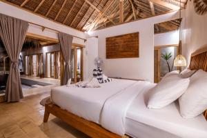 Ένα ή περισσότερα κρεβάτια σε δωμάτιο στο Villa Kelapa Kucing +28 φωτογραφίες