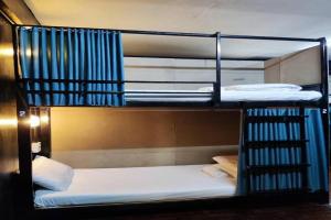 Postel nebo postele na pokoji v ubytování KAYAN Hostel