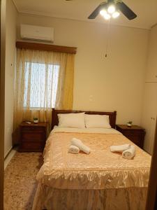 Postel nebo postele na pokoji v ubytování Maria Cozy Getaway in Glyfada