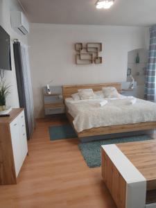 Posteľ alebo postele v izbe v ubytovaní Soda apartman