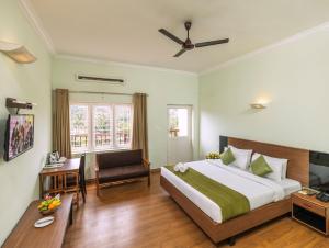 Postel nebo postele na pokoji v ubytování The Cardamom Thekkady