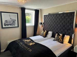 Ένα ή περισσότερα κρεβάτια σε δωμάτιο στο Brattrein Hotell - Unike Hoteller +42 φωτογραφίες