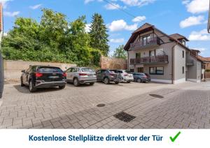 a parking lot with cars parked in front of a building at 1-2 Personen - Parkplatz - Fahrradgarage - Zentrum - Küche - Balkon - WLAN - Klima in Sankt Martin