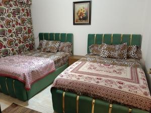 Postel nebo postele na pokoji v ubytování بلومار Blumar