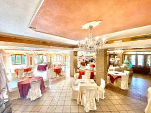 Restaurace v ubytování Hotel I Ginepri