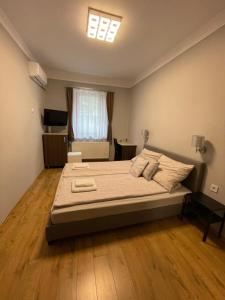 a bedroom with a large bed in a room at See Haus - Podmaniczky Szállás, Bor, Balaton in Balatonföldvár +33 photos