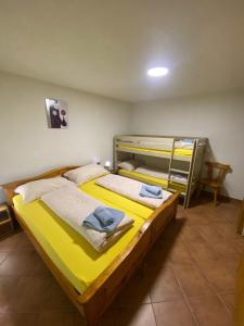 Postel nebo postele na pokoji v ubytování Forest Camp