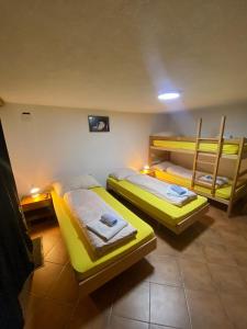 Postel nebo postele na pokoji v ubytování Forest Camp