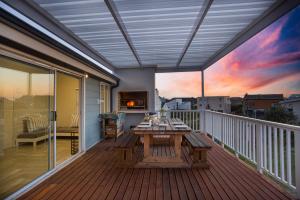 Μπαλκόνι ή βεράντα στο Beautiful family beach cottage!