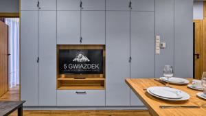 Φωτογραφία από το άλμπουμ του 5 GWIAZDEK Apartment Świeradów-Zdrój σε Swieradow-Zdroj +21 φωτογραφίες