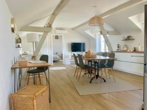 a kitchen and dining room with a table and chairs at Envolée des rêves - Terrasse - Parking privé in Wintzenheim