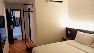 Postel nebo postele na pokoji v ubytování T Hotel SP Pekan Lama