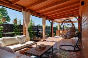 a living room with a couch and a swing at Całoroczny Domek Boho Lubniewice jezioro jacuzzi in Lubniewice