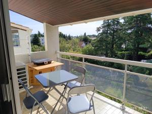 Μπαλκόνι ή βεράντα στο Beautiful apartment close to the beach