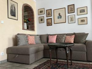 a living room with a couch and a table at Klagenfurt Living 85 in Klagenfurt