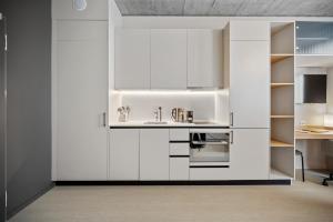 Kuchyňa alebo kuchynka v ubytovaní Ariv Design Hotel Zug