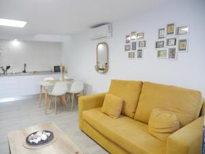 A seating area at Aromas de Bodega