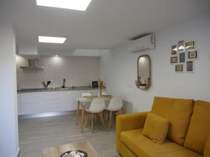 A kitchen or kitchenette at Aromas de Bodega