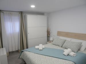 A bed or beds in a room at Aromas de Bodega