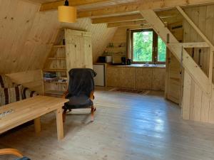 a room with a table and a chair in a cabin at Pszczela Oaza in Bulowiec