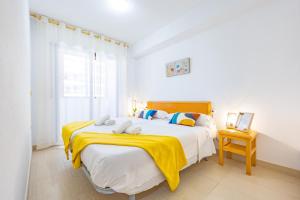 Ένα ή περισσότερα κρεβάτια σε δωμάτιο στο Apartamento Calpeplaya - PlusHolidays