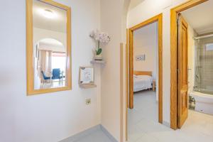 Ένα μπάνιο στο Apartamento Calpeplaya - PlusHolidays +45 φωτογραφίες