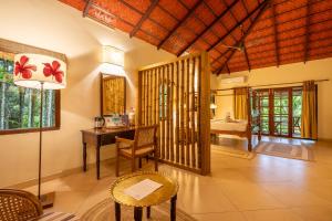 Posezení v ubytování Raindrops Resorts Wayanad