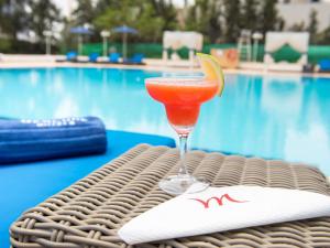 Hotel Mercure Alger Aéroport tesisinde veya buraya yakın yüzme havuzu