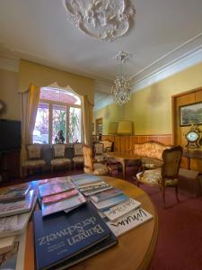 Posezení v ubytování Hotel De La Paix