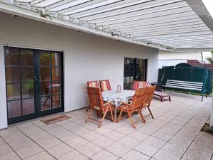 a patio with a table and chairs on a patio at Schönes Ferienhaus in Radewege mit schönem Garten in Radewege