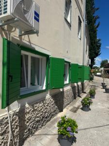 Το κτήριο όπου στεγάζεται  το διαμέρισμα