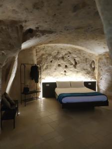 a bedroom in a cave with a bed in it at IL Nido nella Roccia in Matera