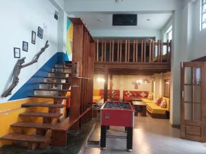 Posezení v ubytování Cheklaa-a Backpacker's Hostel